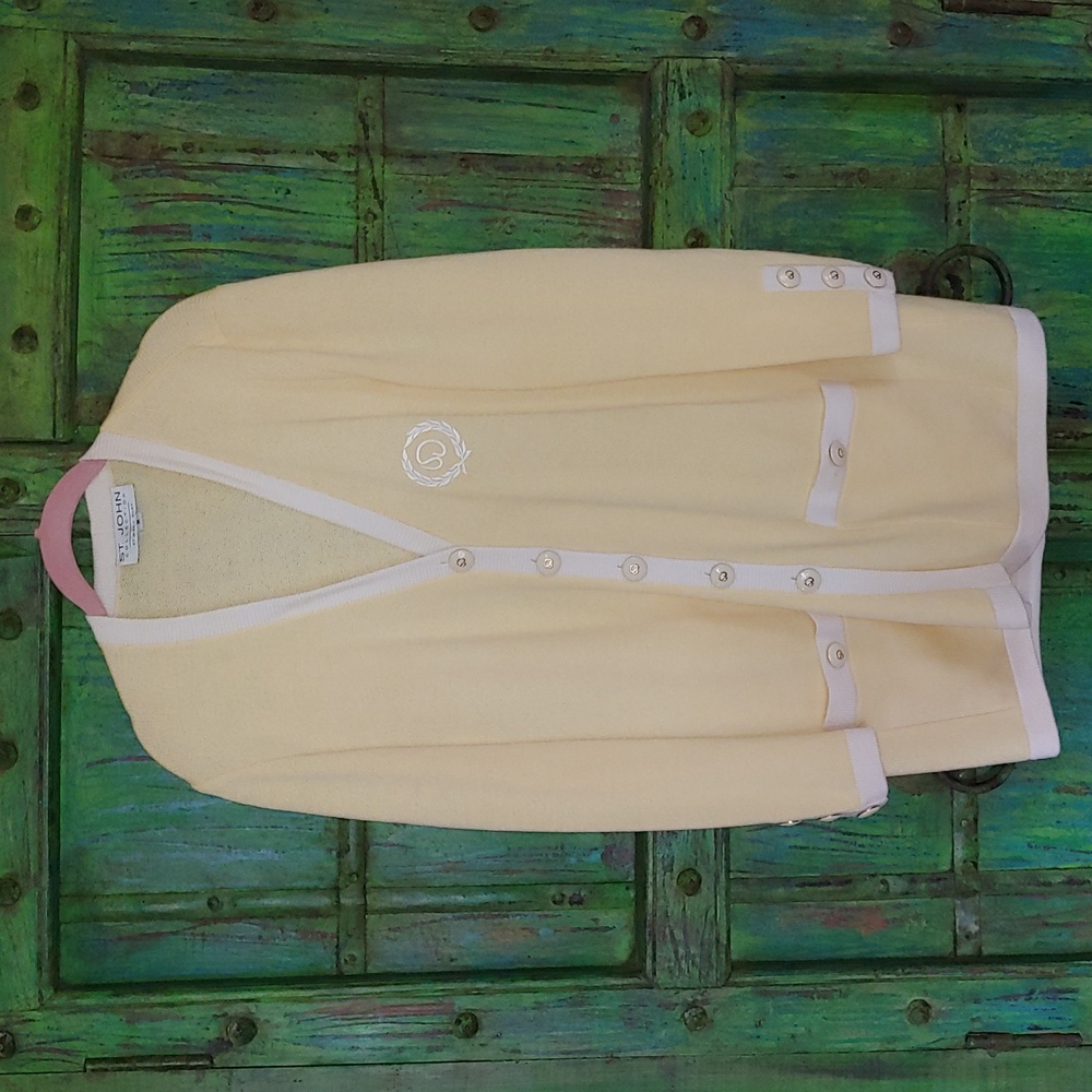 Beautiful ST JOHN Cardigan